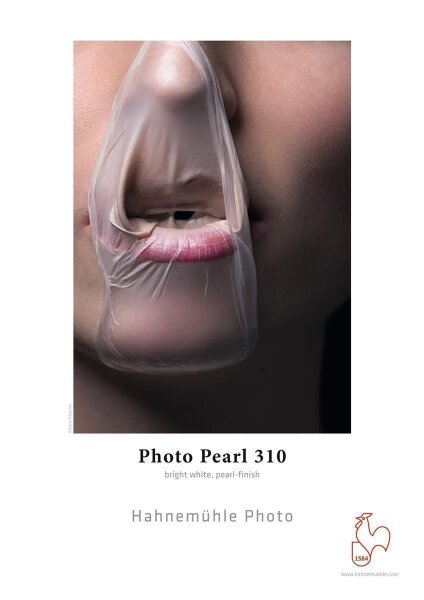 Nahaufnahme eines Mundes mit transparentem Film, der die Lippen formt, Werbetext für Hahnemühle Photo Pearl 310 Fotopapier