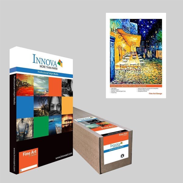 Verpackung und Produkt von Innova Fine Art Professional Inkjet Media mit verschiedenen Kunstbildern auf der Verpackung und einem Kunstdruck mit Sternenhimmel und Straßencafé