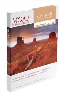 Abbildung der Produktschachte des Moab Slickrock Metallic Pearl Papier, zeigt die Produktbezeichnung in einem klaren und lesbaren Design.